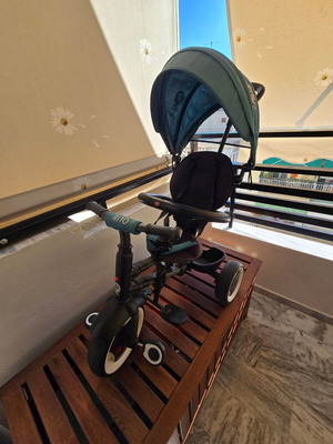 QPlay Rito children's tricycle stroller like new, multifunctional