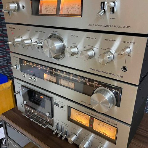 TOSHIBA audio set with deck, tuner, preamplifier and power amplifier