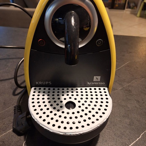 Nespresso espresso machine and milk frother like new