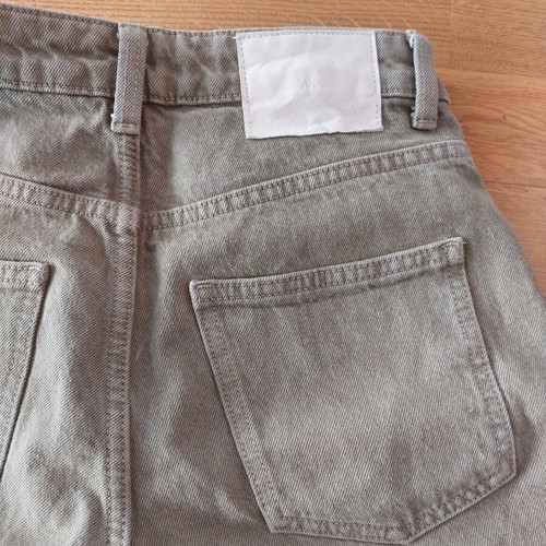 Zara mom fit jeans size 34 like new, khaki color