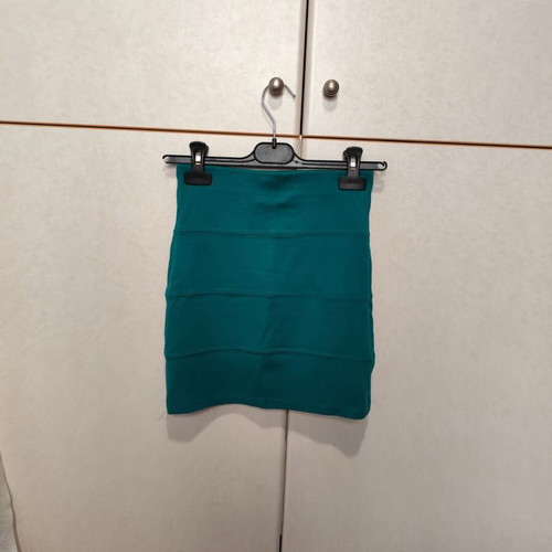Short skirt used from viscose Pull & Bear blue and green size S