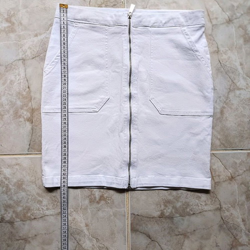 Piazza Italia skirt new, white, elastic, size L