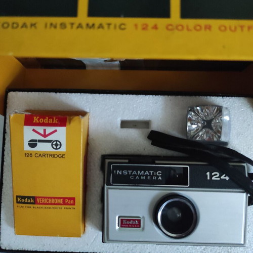 Kodak Instamatic 124 vintage camera used, original box