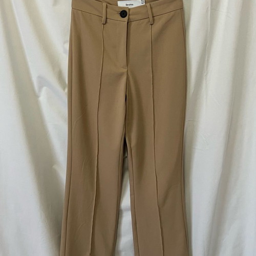 Bershka crop pants new, fabric