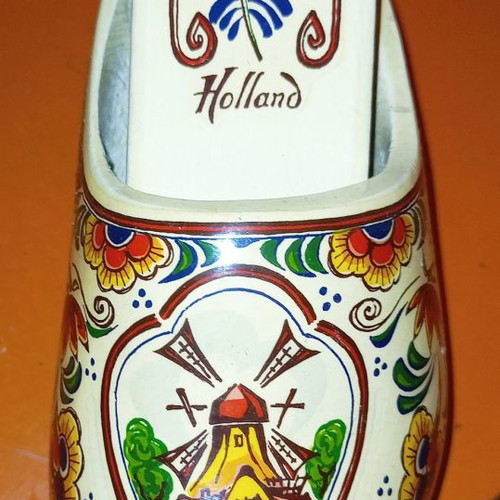Souvenir decorative brush from Holland used