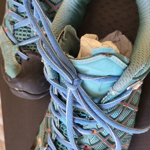 Salewa hiking shoes size 38 with reinforced toe and heel, blue