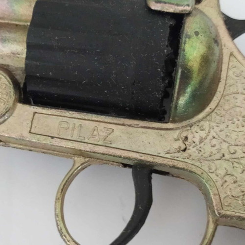Pilaz large toy pistol like new with 12 shots
