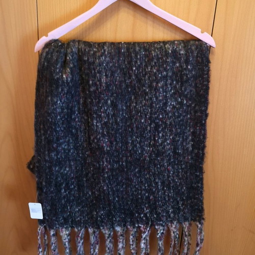 Zara thick scarf new, black with red threads