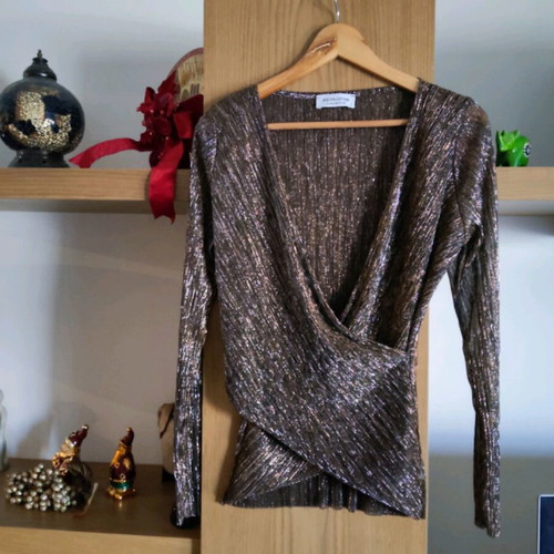 BSB evening wrap blouse like new, gold with lurex threads