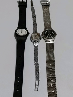 Дамски часовници Чайка и Q&Q употребявани, водоустойчиви