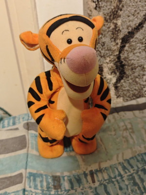 Tigger plush toy with jumping mechanism, Mattel 1998 model