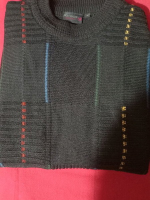 Men's sweater size M like new, warm