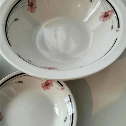 Johnson Brothers salad bowl and 4 sauce dishes set like new