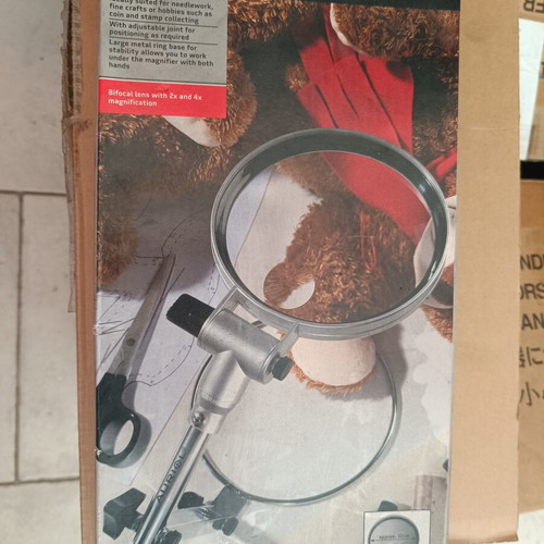 Stand magnifier like new, large