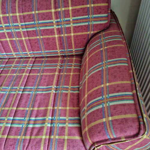 Bessy three-seater sofa like new with storage by Χρυσοβιτσιώτης
