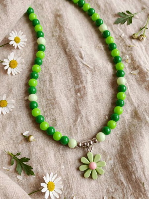Handmade green beaded spring and summer necklace new