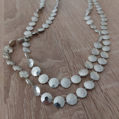 Women's necklace like new, silver color, double wrap design