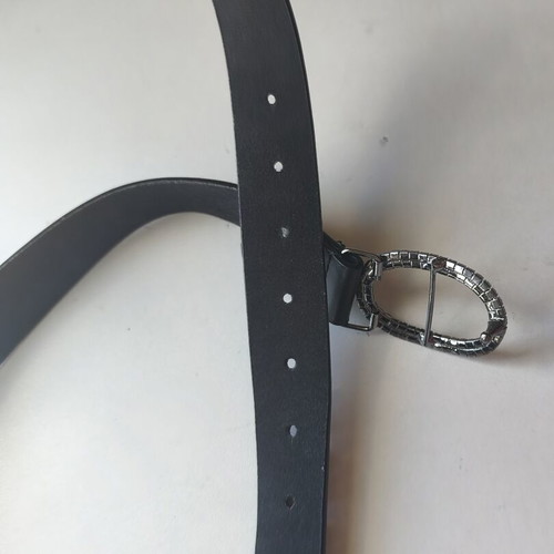 Black women's belt with oval rhinestone buckle