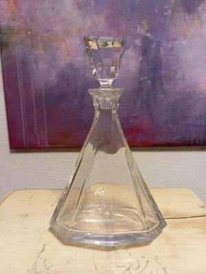 Crystal whiskey decanter new, ideal for alcoholic drinks