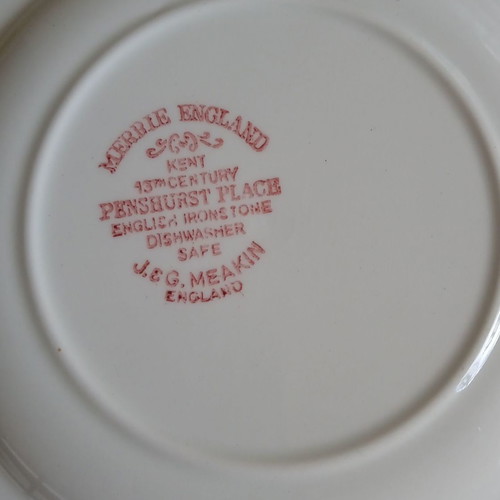 Merrie England J & G Meakin plate in excellent condition, 18 cm diameter