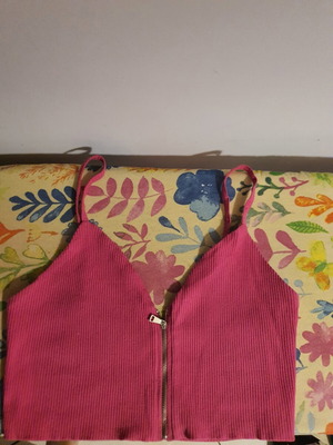 Crop top pink Zara like new with front zipper, size L