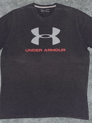 Under Armour T-shirt chest white logo size XL like new