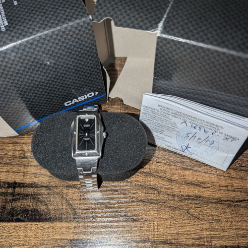 Casio Sheen watch like new with new Renata battery