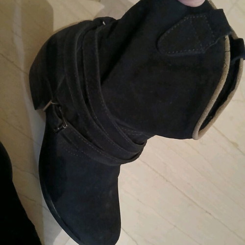 Leather suede e(x)it Italian ankle boots like new, black