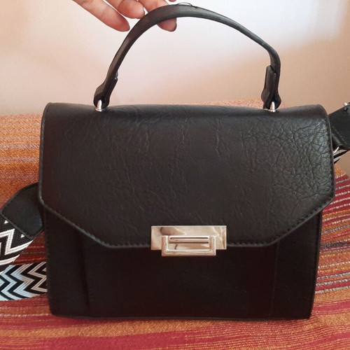 Black shoulder bag like new with detachable black and white strap