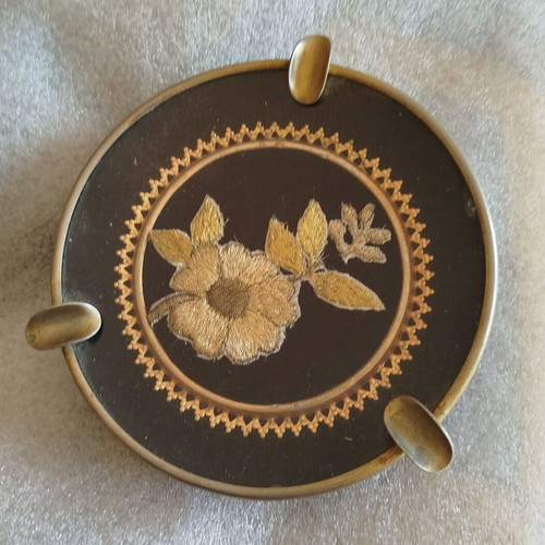 Vintage decorative ashtrays used, set of 3 pieces