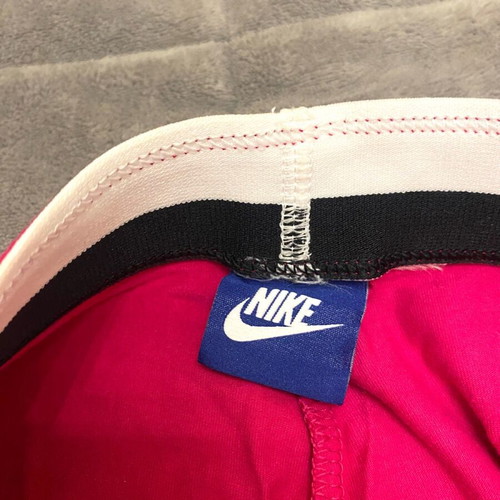 Nike fuchsia calf-length leggings unused
