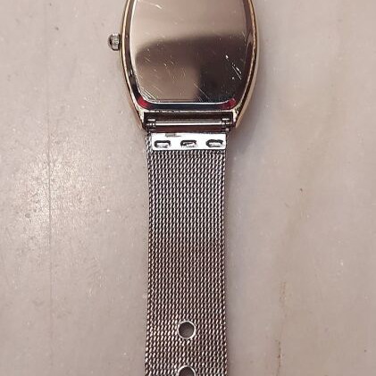 Silver women's wristwatch with Latin numerals, battery-powered