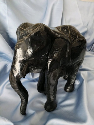 Χειροποίητος μεγάλος ξύλινος ελέφαντας μεταχειρισμένος με σκαλιστά σχέδια