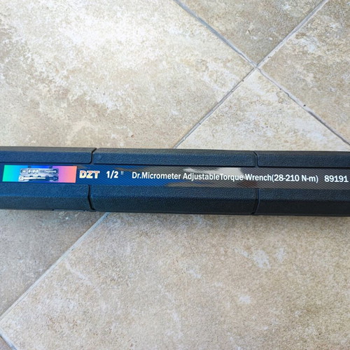 Torque Wrench 1/2 New 28-210 Nm