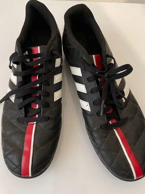 Adidas 11questra ποδοσφαιρικά παπούτσια σαν καινούργια, μέγεθος 41
