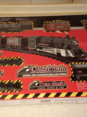 Plastic train like new, working