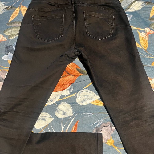 Calliope Black Skinny Jeans Large with Stretch, Like New