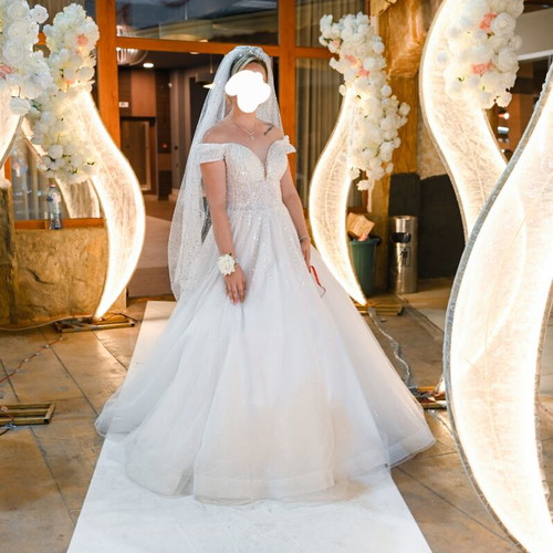 Wedding dress like new with veil and shoes, white, sizes S and M