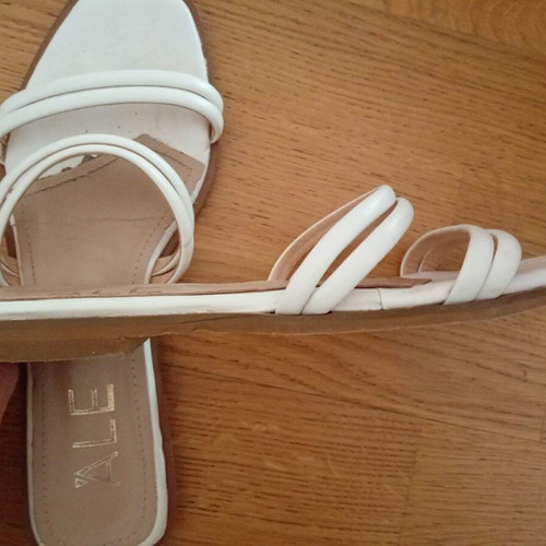 Ale women's flat sandals size 40, like new, white