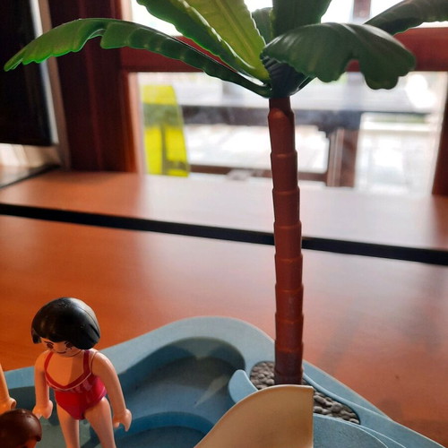 Playmobil beach set like new with 3 figures, octopus, palm tree and slide