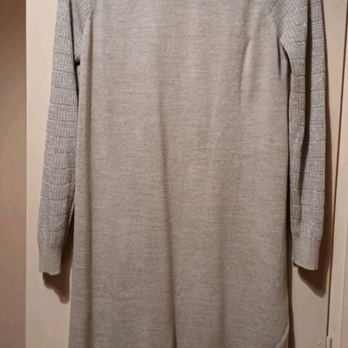 Blouse dress like new, size L, with embroidered sleeves and shoulders