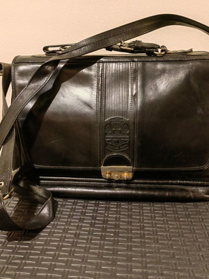 Leather shoulder bag used, can be worn crossbody