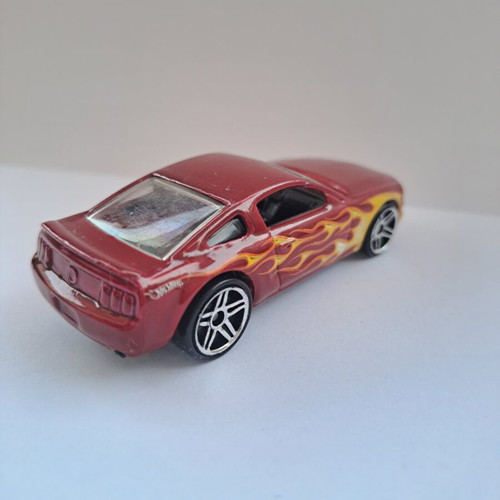 Hot Wheels 2005 Ford Mustang GT diecast car