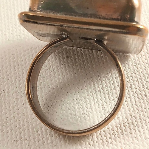 Ring used with impressive pink natural stone made of brass
