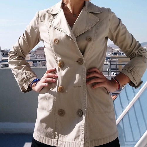 Trench coat like new, size large, beige