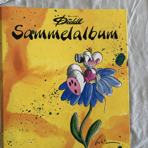 Diddl Vintage 90s Collectible Album like new with sleeves and 4 cards