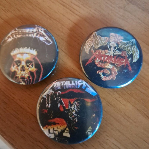 Metallica pins like new, pack of 3
