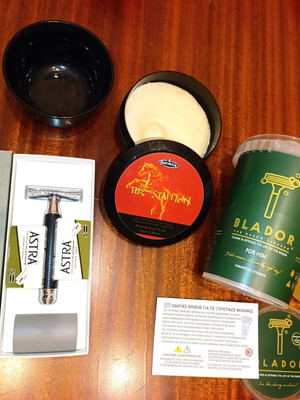 Mühle R89 shaving kit with Razorock soap, blades, brush, and bowl