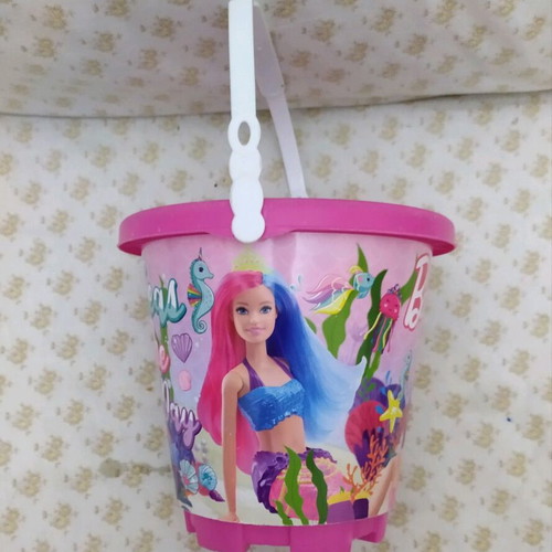 Barbie bucket like new