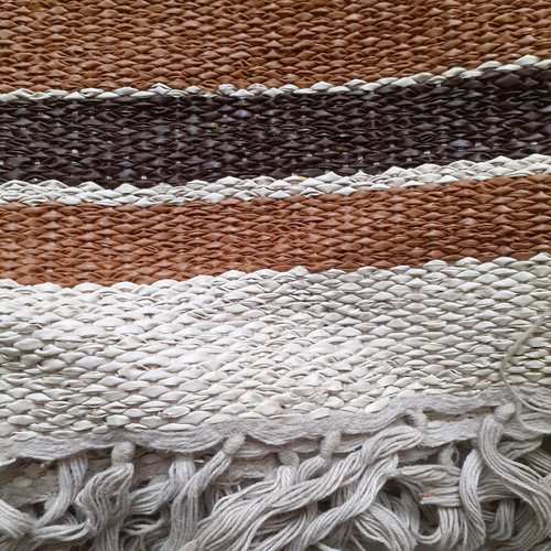 Plastic woven rug used 110×175 cm